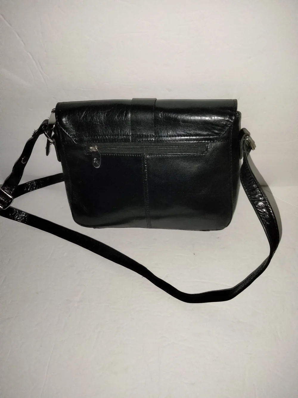 Ashwood Classic Black Genuine Leather Sleek Crossbody Bag with Adjustable Strap